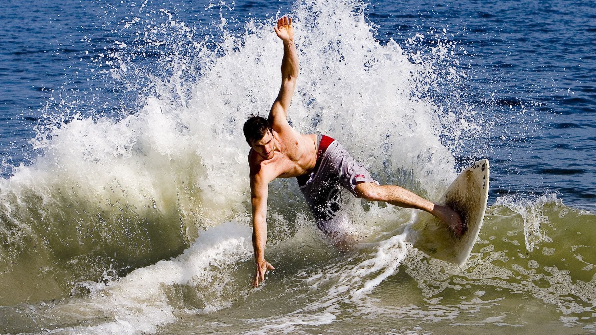 世界杯：跨国主办促成“多中心球迷村”概念落地